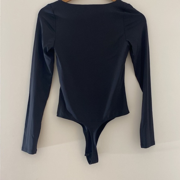 House of Harlow Black Long Sleeve V- Neck Thong Bodysuit w/ Snap Crotch - Picture 5 of 8